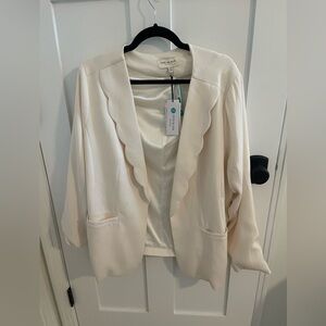 Skies Are Blue off-white scalloped blazer